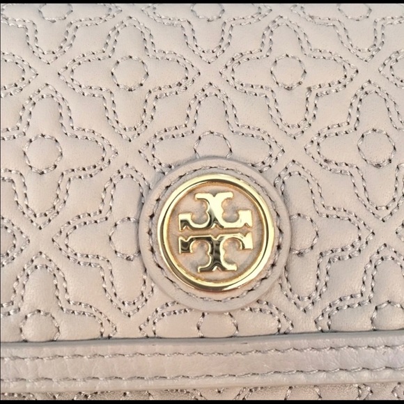 Tory Burch Bryant Quilted Leather Crossbody Purse - Picture 2 of 7